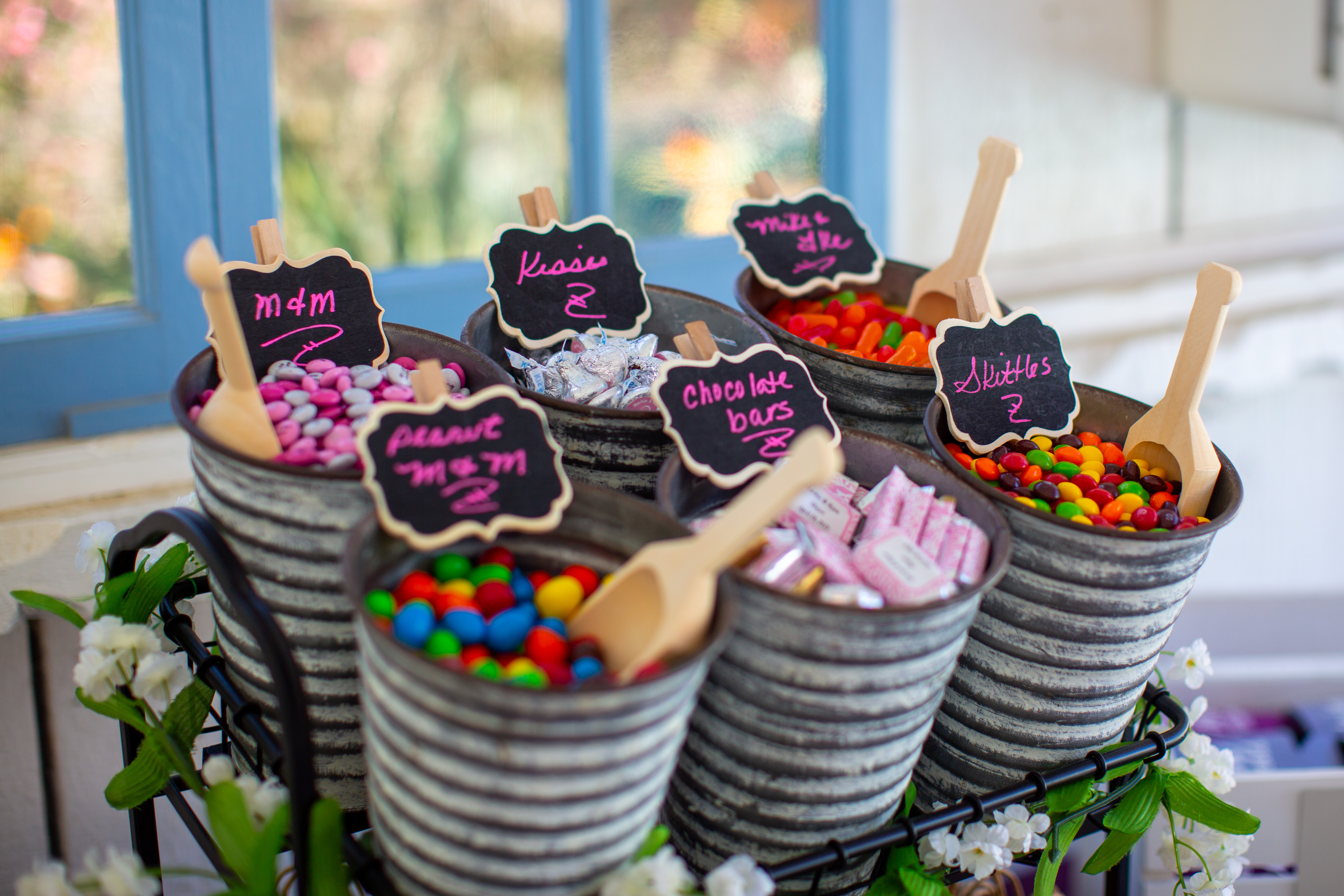 I got the CUTEST last-minute wedding favors! m&m's with our faces on them!  : r/weddingplanning